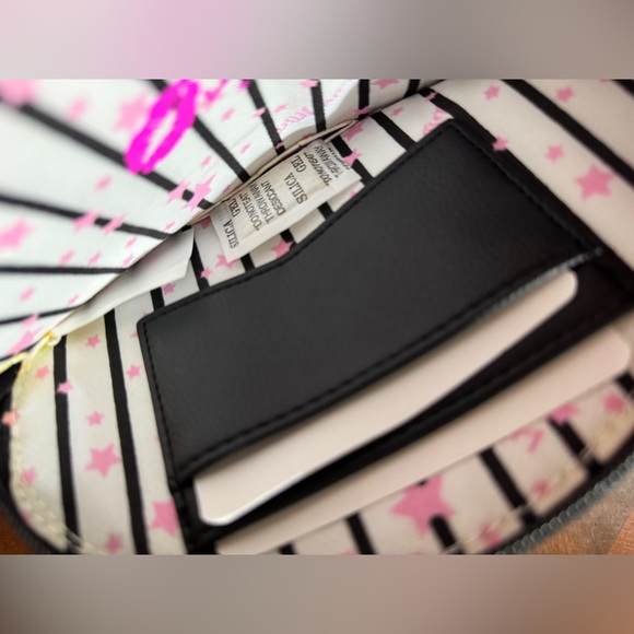 Betsy Johnson Rainbow Kitty Wristlet - Picture 4 of 4